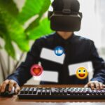 Ikona emocji Media społecznościowe i cyfrowy czat wiadomości online
