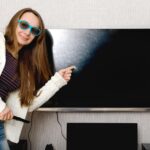 Kobieta z telewizorem