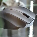 Szara mysz komputerowa wydrukowana na modelu drukarki d wydrukowana na drukarce d
