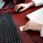 Analityk praca w biurze Praca zdalna i edukacja freelancer