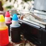 Uzupełnianie wkładów do drukarek z wielokolorowym atramentem Tło