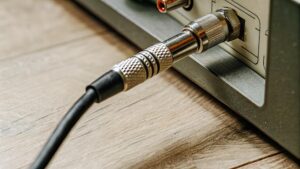 S/PDIF – co to jest i jak podłączyć kabel optyczny?